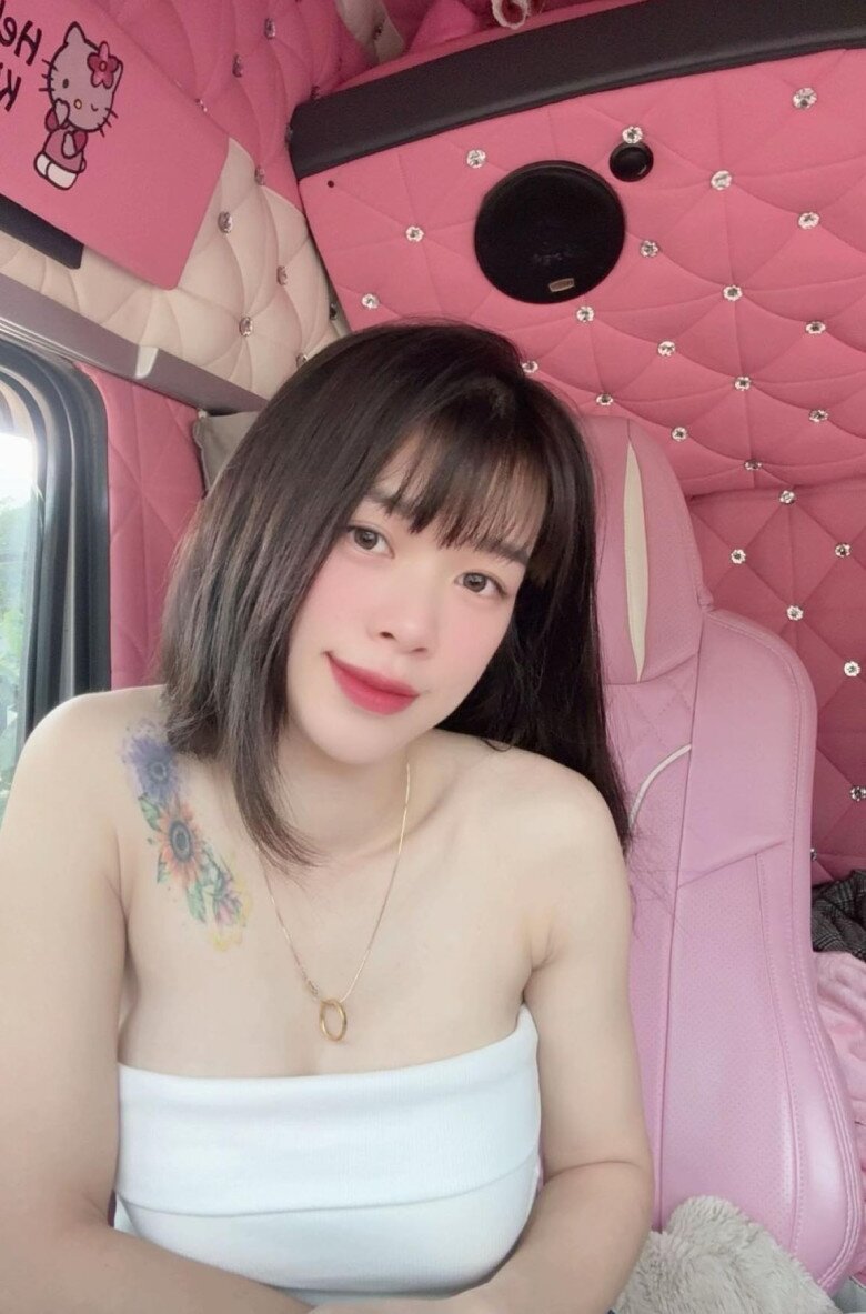 Bóng hồng xe tải Thái Nguyên 8 năm đưa con rong ruổi đường dài Bắc Nam, 19 tuổi làm mẹ đơn thân, 2 con khác cha - 1