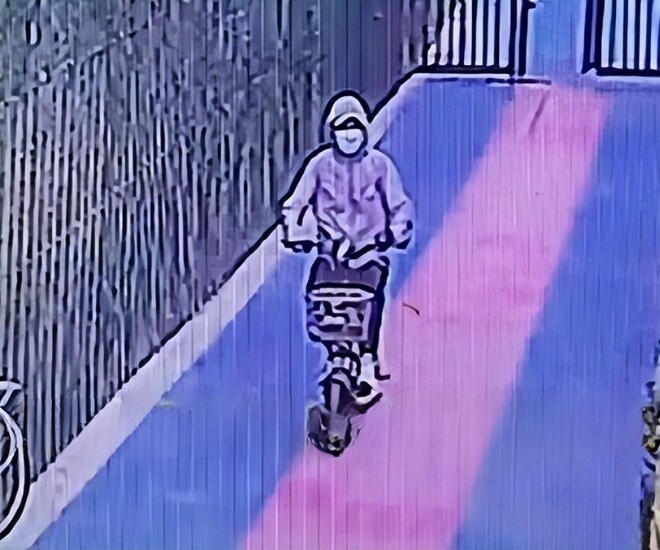 Camera trường học ghi lại cảnh một người đàn ông giả làm ông nội đến đón cháu, cái kết khiến nhiều phụ huynh rùng mình - 2