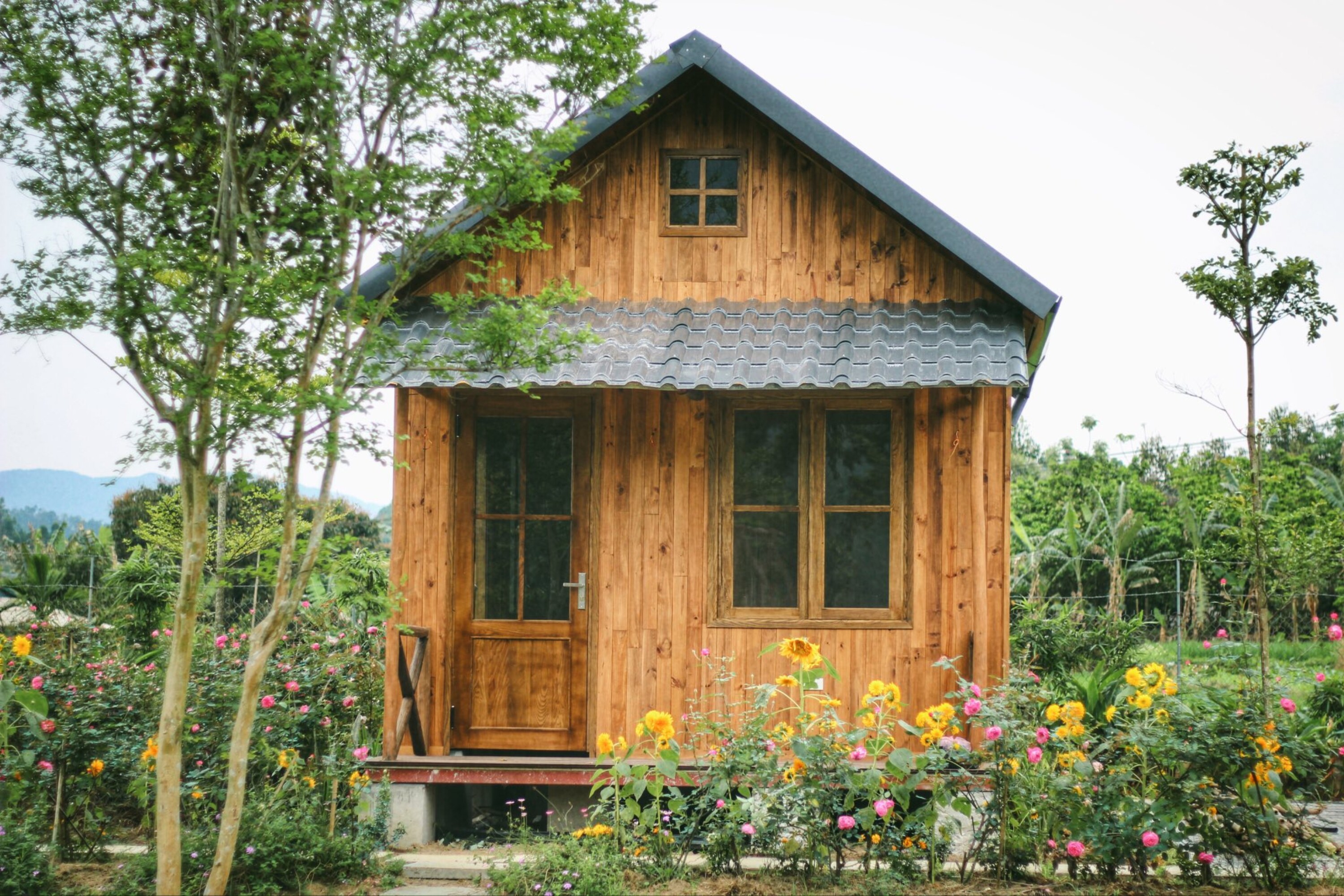 Cô gái 9X Yên Bái bỏ phố về quê, dành 4 năm làm nhà vườn đẹp như tranh - 2