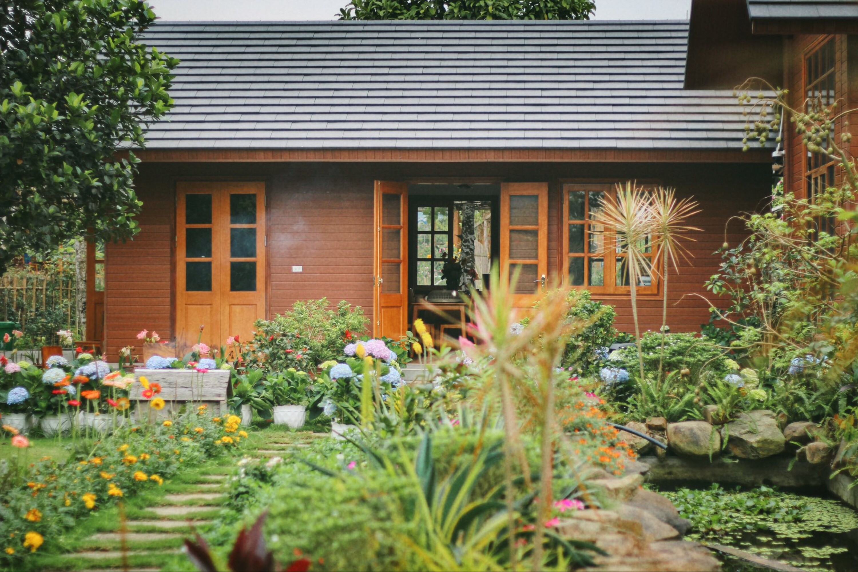 Cô gái 9X Yên Bái bỏ phố về quê, dành 4 năm làm nhà vườn đẹp như tranh - 3