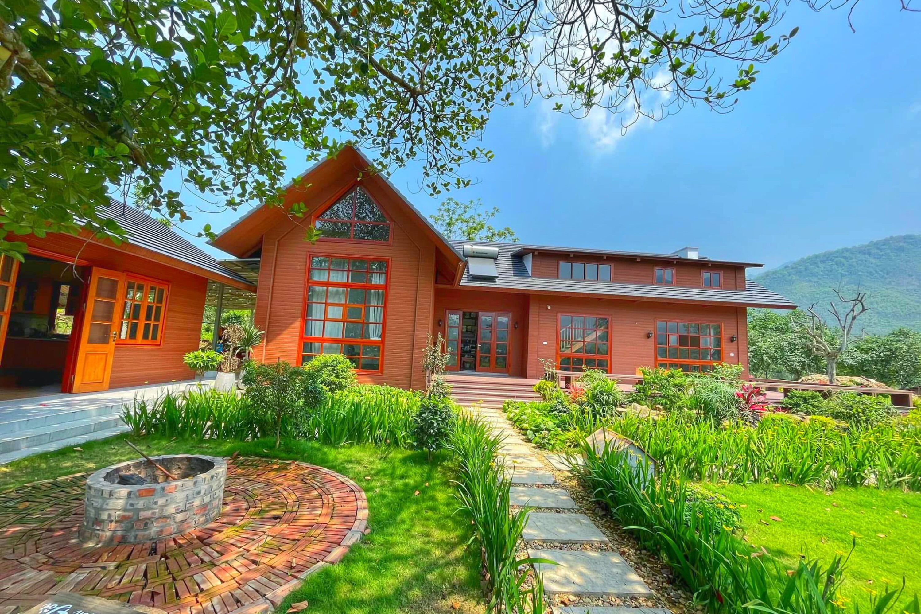 Cô gái 9X Yên Bái bỏ phố về quê, dành 4 năm làm nhà vườn đẹp như tranh - 5