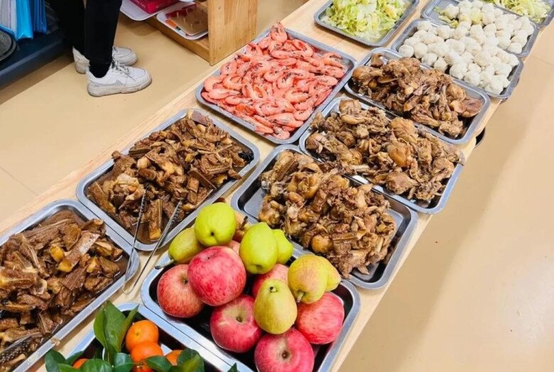 Cô giáo chụp ảnh cơm trưa ở trường mẫu giáo gửi vào nhóm lớp, hội phụ huynh kéo nhau đến trường đòi gặp hiệu trưởng - 5