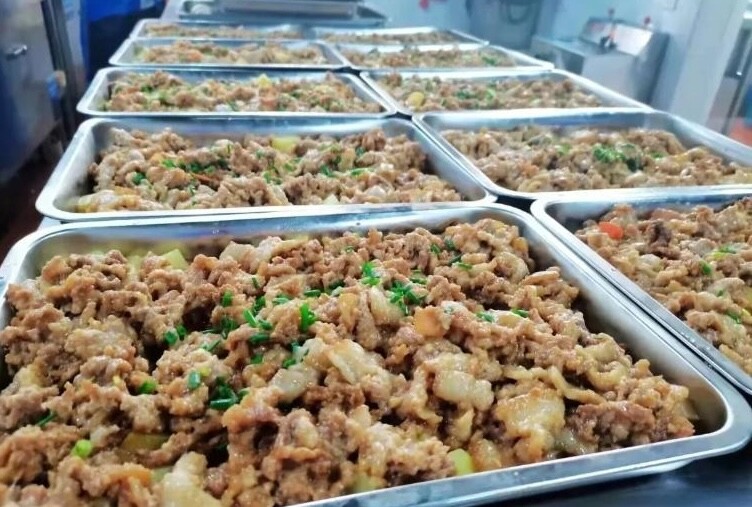 Cô giáo chụp ảnh cơm trưa ở trường mẫu giáo gửi vào nhóm lớp, hội phụ huynh kéo nhau đến trường đòi gặp hiệu trưởng - 6