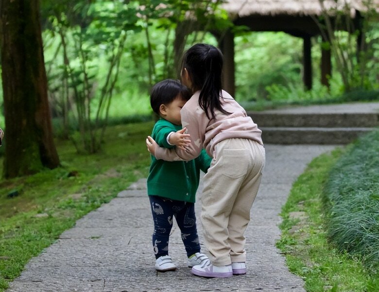 Cố tình cho con gái lưu ban lớp 1 suốt 3 năm vì lý do quá sốc, nữ diễn viên nổi tiếng bị MXH chỉ trích - 3