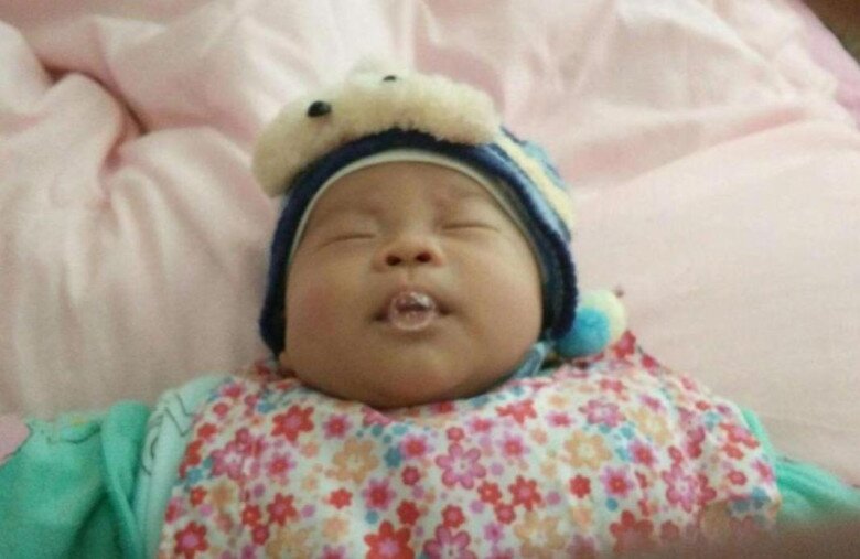 Con 2 tháng tuổi thường xuyên “thổi bong bóng”, mẹ tưởng hành động dễ thương nhưng bác sĩ bắt nhập viện ngay lập tức - 2