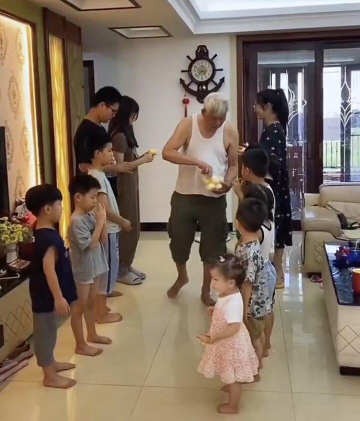 Đón 13 đứa cháu về quê nghỉ hè, ông nội U80 khiến cõi mạng nể phục khi chăm bầy cháu từ sáng đến tối - 5