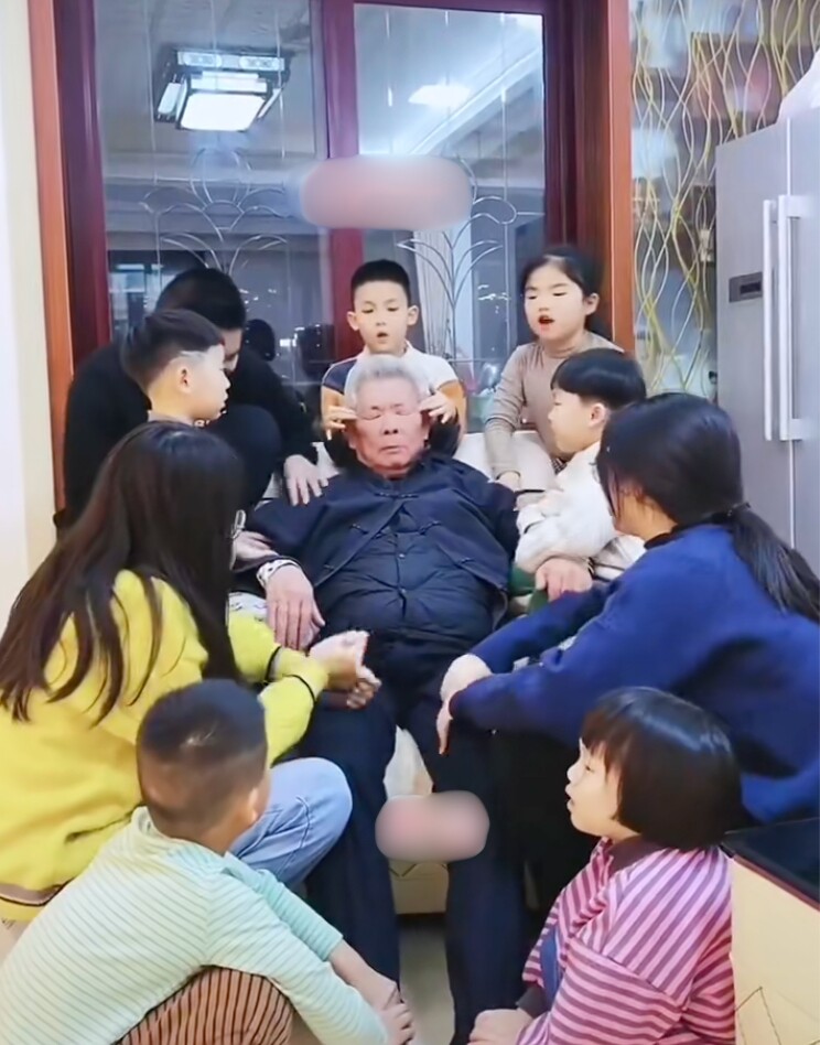 Đón 13 đứa cháu về quê nghỉ hè, ông nội U80 khiến cõi mạng nể phục khi chăm bầy cháu từ sáng đến tối - 3