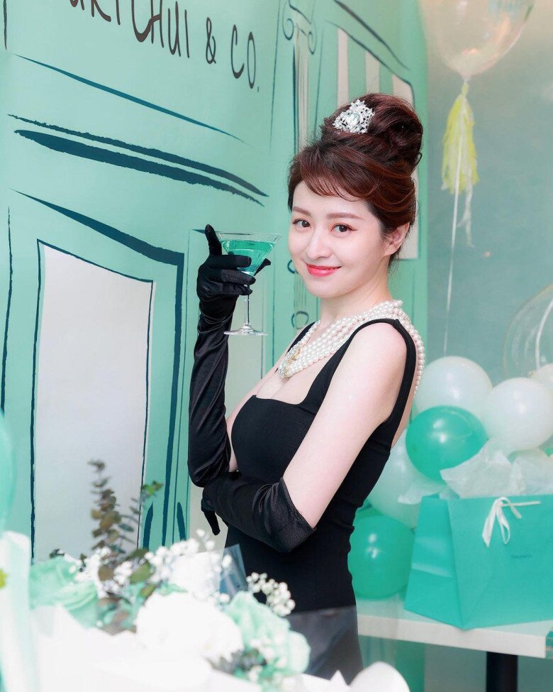Hoa hậu nổi tiếng lấy đại gia hơn 12 tuổi, 4 năm liên tiếp sinh 3 con gái dáng vẫn nõn nà, đẹp như tiên tử - 5