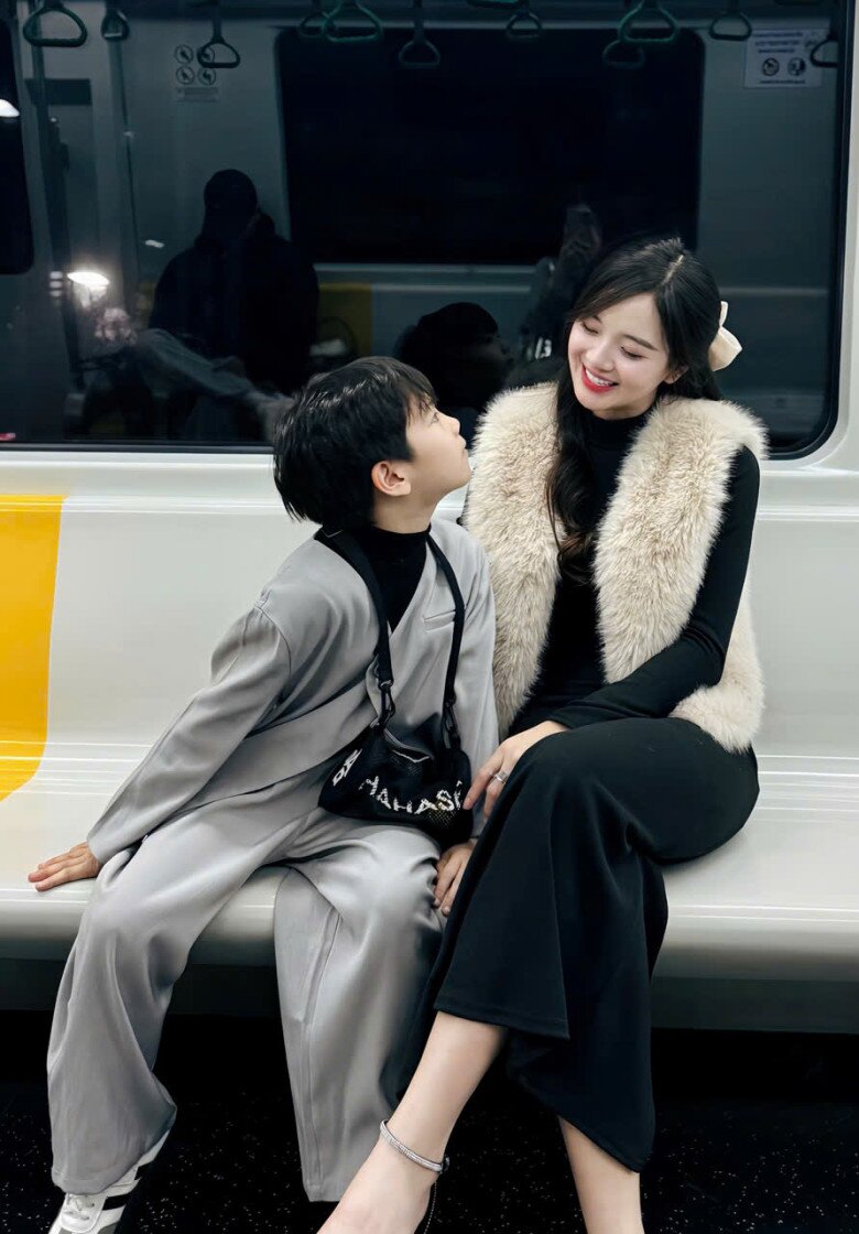 “Hot girl dân tộc” nổi tiếng MXH 10 năm trước nay làm mẹ đơn thân đẹp hút hồn, cứ ra đường là bạn khác giới xin làm quen - 6