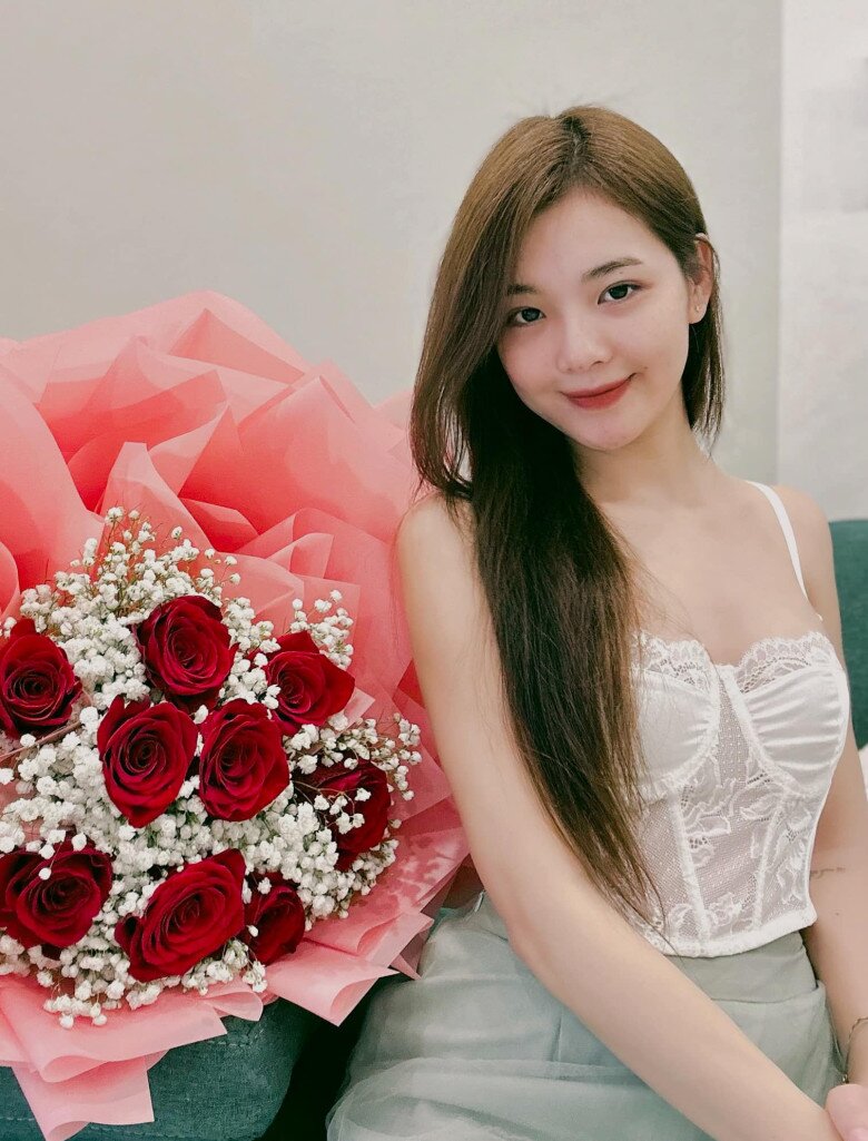 “Hot girl dân tộc” nổi tiếng MXH 10 năm trước nay làm mẹ đơn thân đẹp hút hồn, cứ ra đường là bạn khác giới xin làm quen - 8