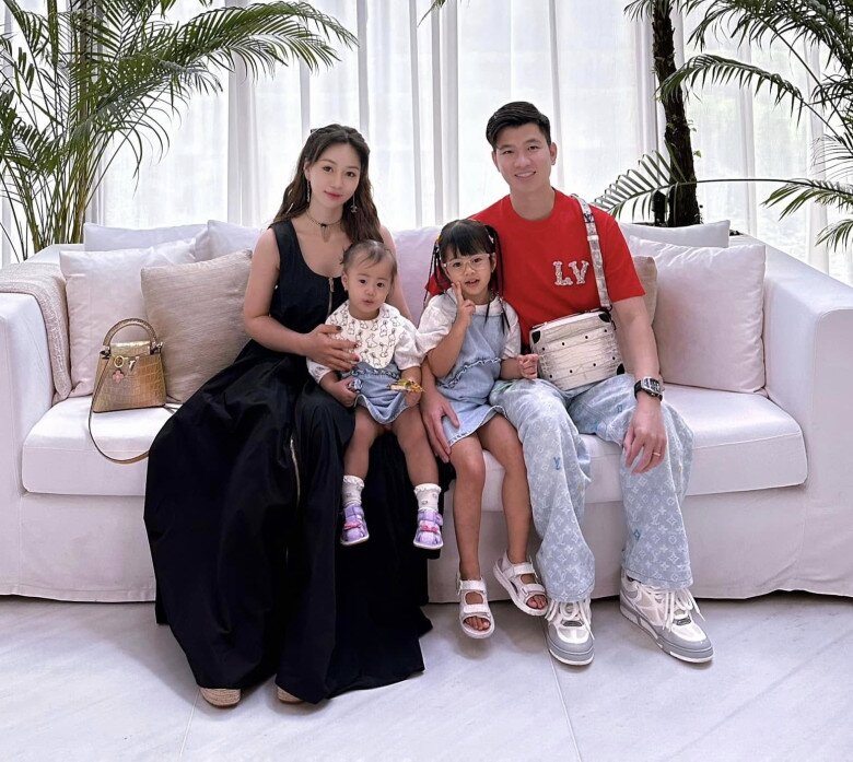 Hotgirl Sài Gòn được nam du học sinh Singapore nhắn tin theo đuổi, làm mẹ nuôi dạy 2 con cực đảm đang khéo léo - 12