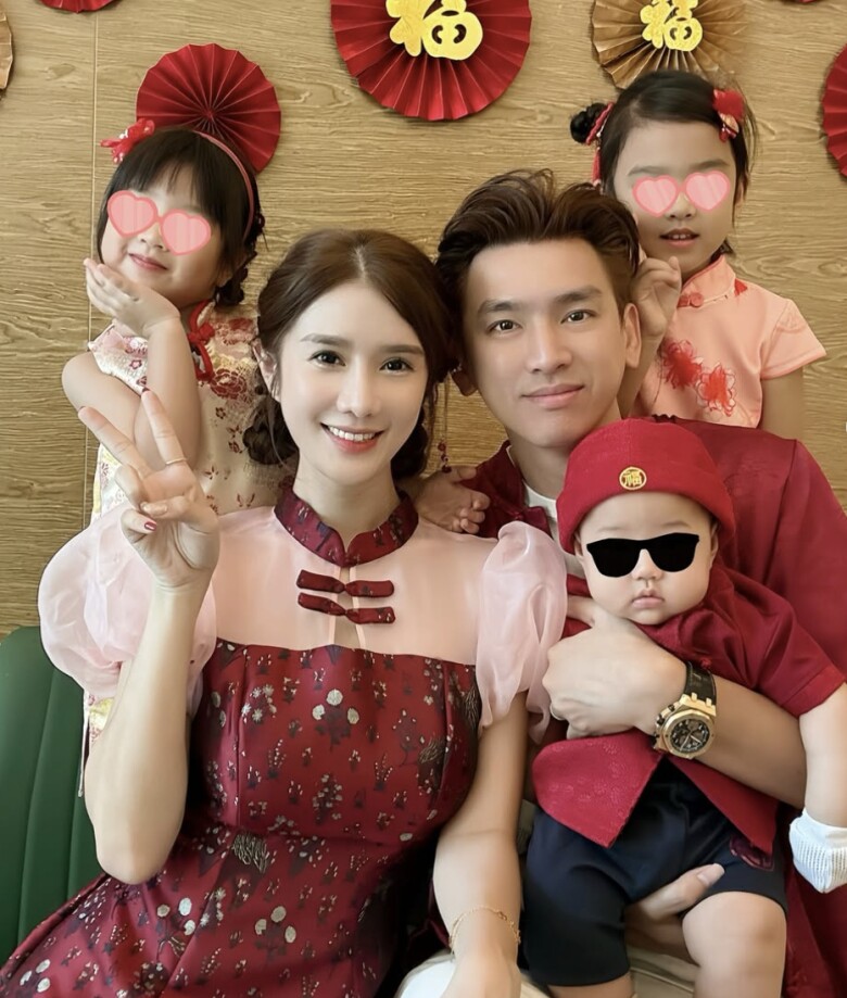 Lấy chồng đại gia, “nữ thần hàng không” rời làng giải trí làm mẹ sinh 3 con, cuộc sống sang chảnh - 3
