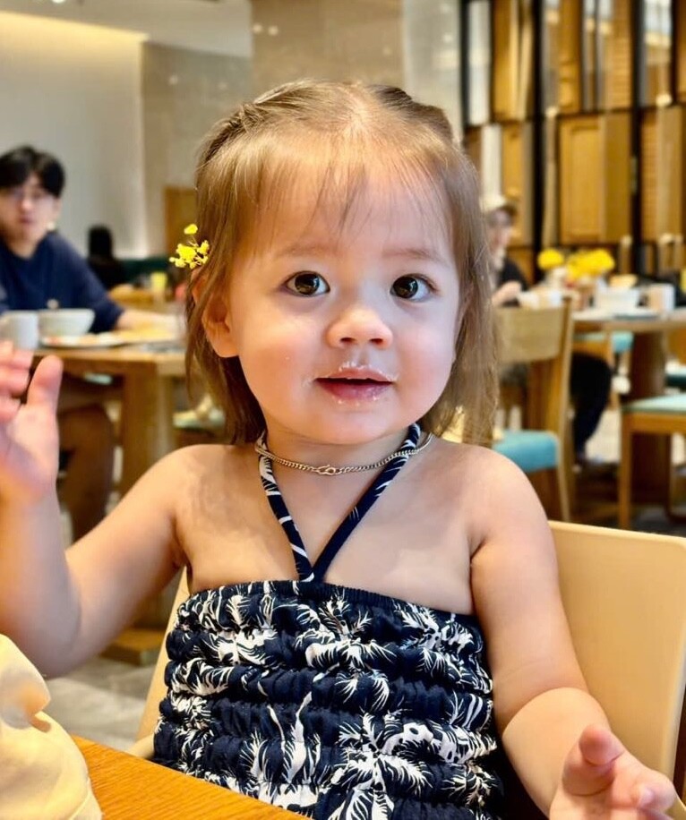 Mẹ Hà Nội lấy chồng ngoại quốc, con gái lai mang quốc tịch Mỹ “gây sốt” TikTok với diện mạo xinh như búp bê - 8
