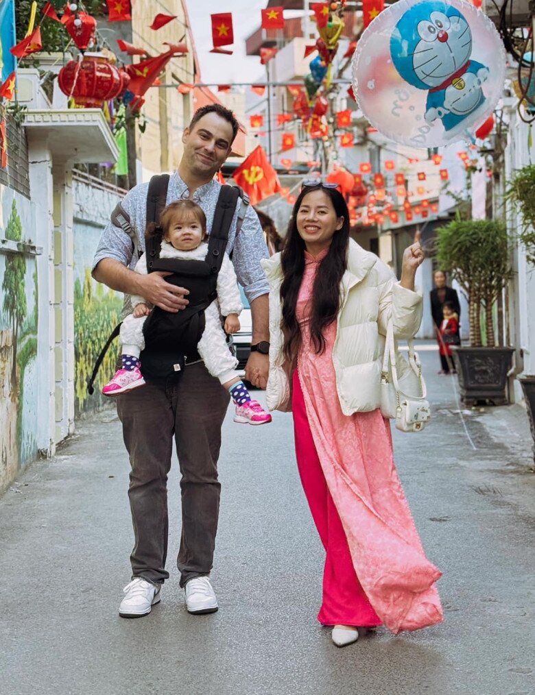 Mẹ Hà Nội lấy chồng ngoại quốc, con gái lai mang quốc tịch Mỹ “gây sốt” TikTok với diện mạo xinh như búp bê - 9