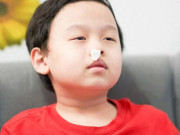 Yêu con - Cháu trai bị chảy máu mũi, bà ngoại bảo đứa trẻ ngửa đầu ra sau, đến bệnh viện bác sĩ lắc đầu nói: “Không cứu được”