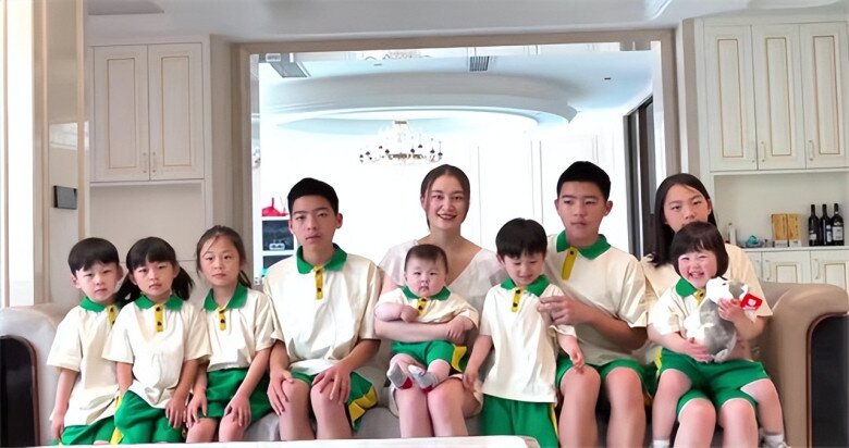 Mỹ nhân 13 năm đẻ sòn sòn 9 đứa con, thuê 6 bảo mẫu, làm mẹ sung sướng trong khu nhà giàu - 5