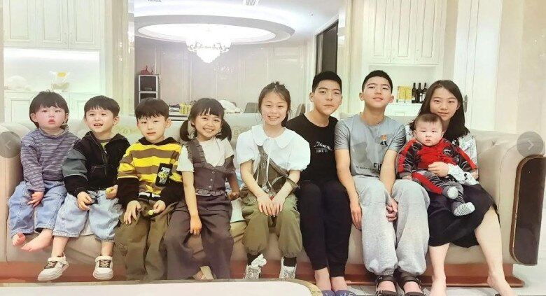 Mỹ nhân 13 năm đẻ sòn sòn 9 đứa con, thuê 6 bảo mẫu, làm mẹ sung sướng trong khu nhà giàu - 2