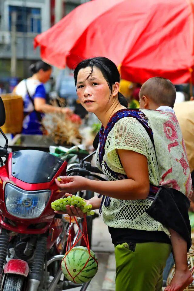 img src/upload/2-2025/images/trangntk/ngay-cua-me-roi-nuoc-mat-truoc-nhung-thuoc-anh-day-xuc-dong-ve-tinh-mau-tu--1746904591-31-width640height427.jpg /