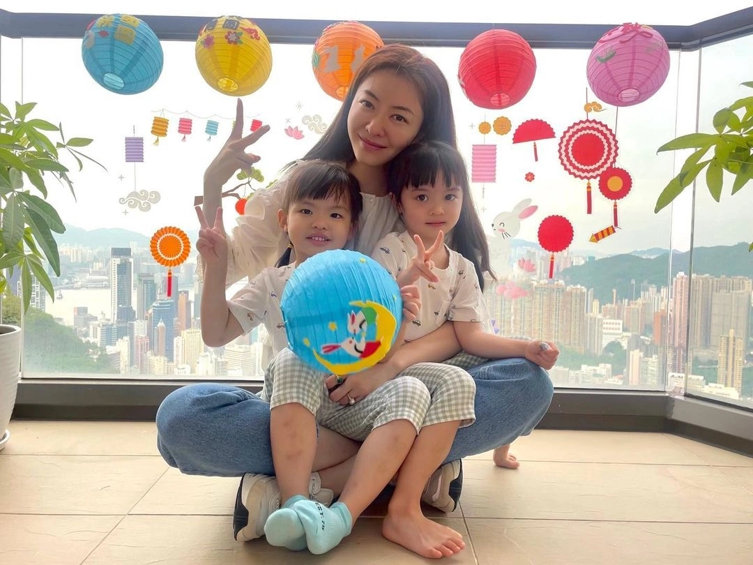 Đại gia BĐS được nữ diễn viên nổi tiếng amp;#34;tặngamp;#34; cặp song sinh, mua cho mẹ vợ biệt thự 87 tỷ trả công chăm cháu - 2