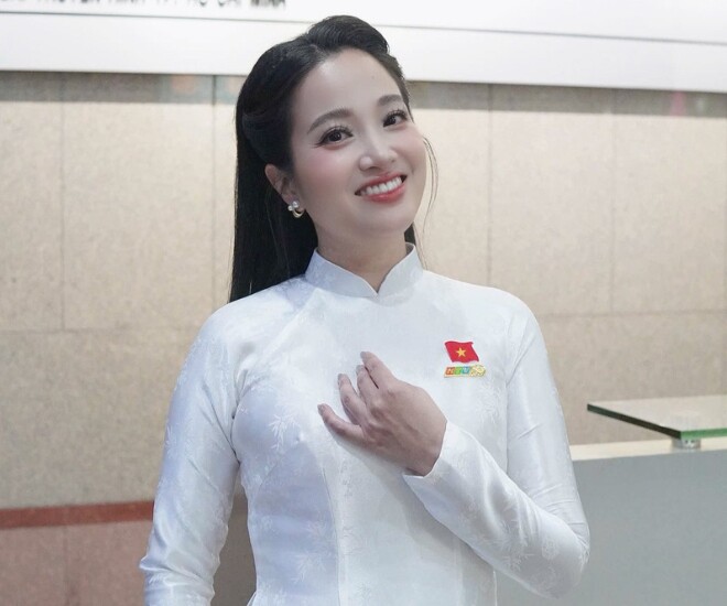 MC Hồng Phượng.