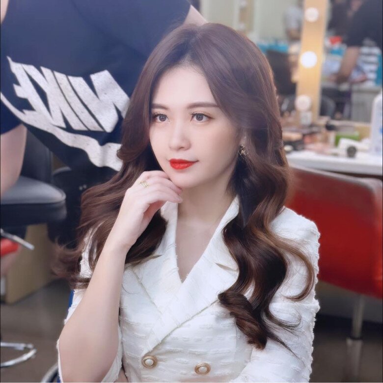 Nữ MC đông con nhất nhì VTV bí mật làm mẹ lần 5, mới sinh 7 tháng ra đường trẻ đẹp như gái 18 không ai nhận ra - 8
