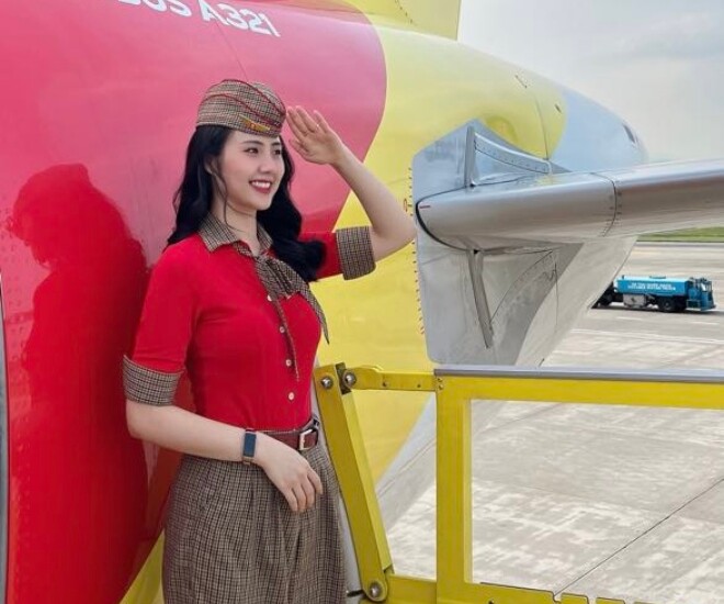 Nữ tiếp viên hàng không xinh đẹp hiện đã làm mẹ của một em bé đáng yêu.