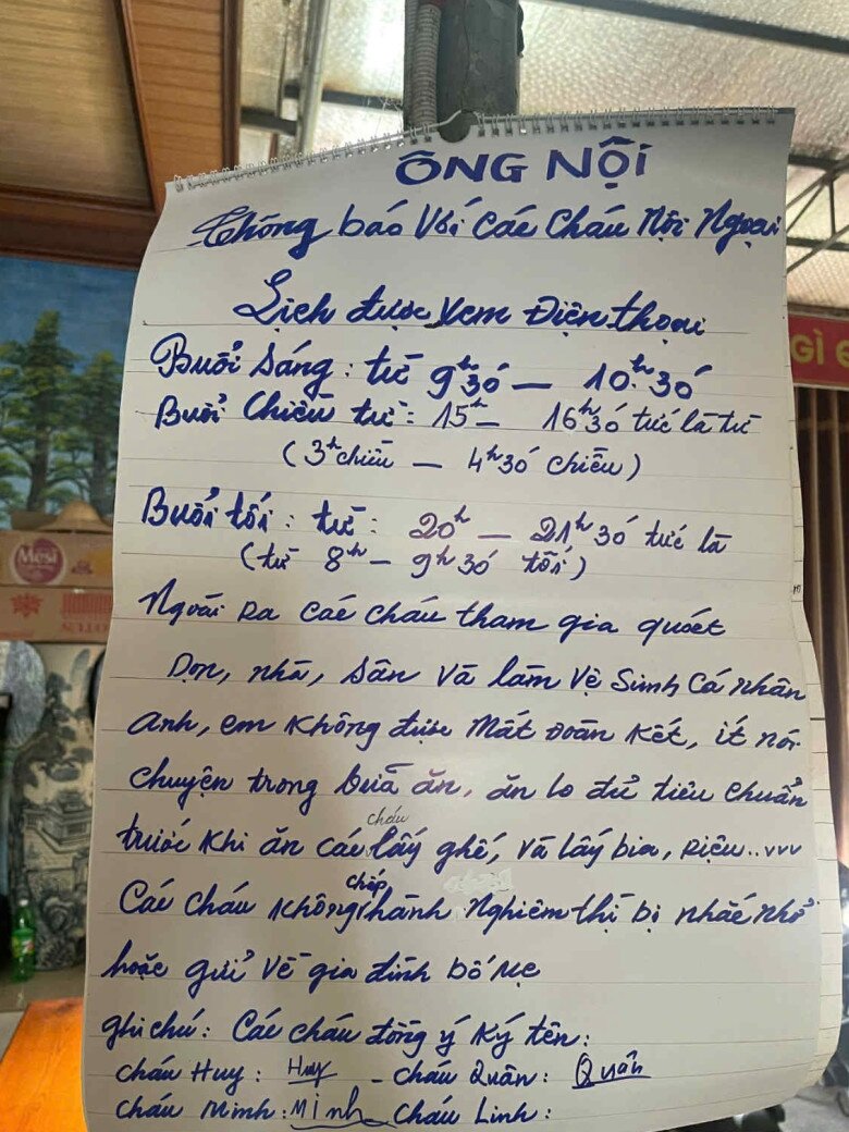 Ông nội Thái Bình 60 tuổi đón 7 cháu ở thành phố về quê, amp;#34;gây bãoamp;#34; với bảng nội quy xem Tivi điện thoại cho amp;#34;khối nghỉ hèamp;#34; cực đỉnh - 2