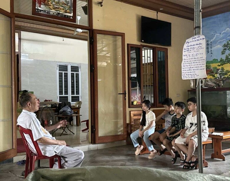 Ông nội Thái Bình 60 tuổi đón 7 cháu ở thành phố về quê, amp;#34;gây bãoamp;#34; với bảng nội quy xem Tivi điện thoại cho amp;#34;khối nghỉ hèamp;#34; cực đỉnh - 3