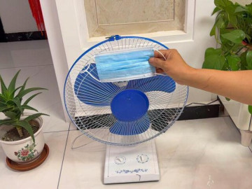 Vì sao nhiều người hay treo khẩu trang trước quạt? Biết lý do tôi liền làm theo và cái kết bất ngờ