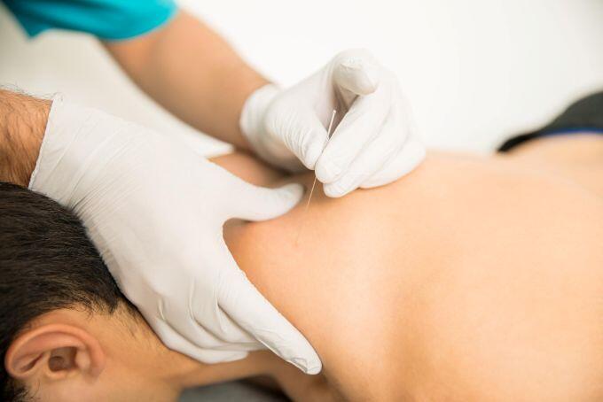 Một người đàn ông ở Trung Quốc đã đặt niềm tin vào một “bác sĩ” không có chuyên môn để điều trị khối u lành tính và suýt mất mạng. Ảnh minh họa