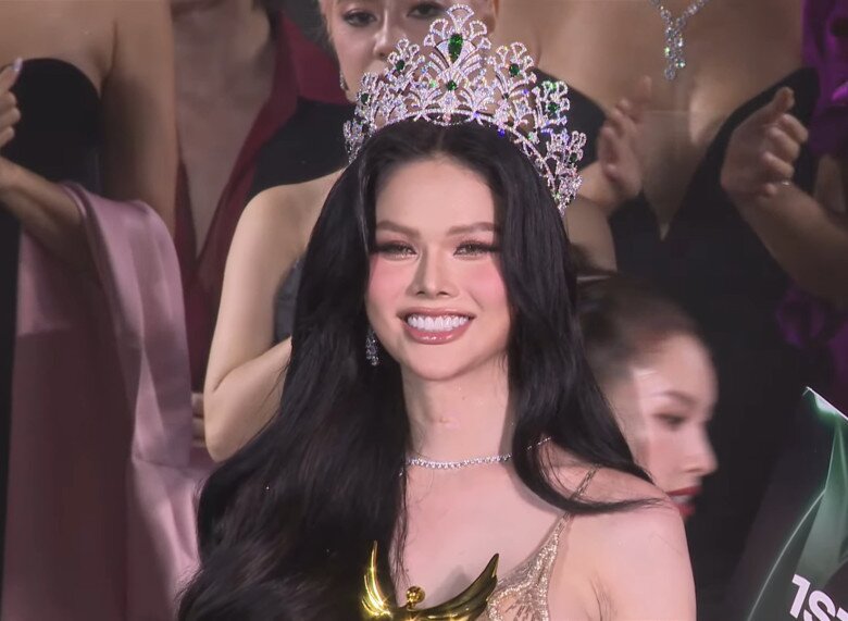 Mỹ nhân 27 tuổi - Hà Tâm Như vừa giành vị trí cao nhất tại cuộc thi nội bộ do Hoa hậu Hương Giang tổ chức. 