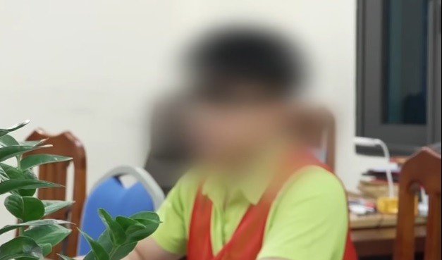 Bị can Lê Ngọc Anh (SN 1974, Trạm trưởng trung tâm chẩn đoán, xét nghiệm và kiểm soát giết mổ - Chi cục chăn nuôi thủy sản và thú y Hà Nội). Ảnh: VTV.