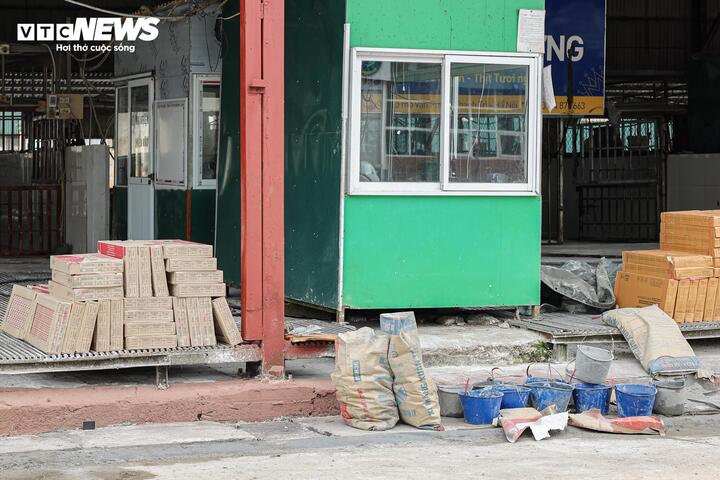 Hiện đơn vị cho thuê là Công ty Thịnh An đã rắc vôi bột khử trùng và sửa chữa, cải tạo nhiều hạng mục tại khu vực này.