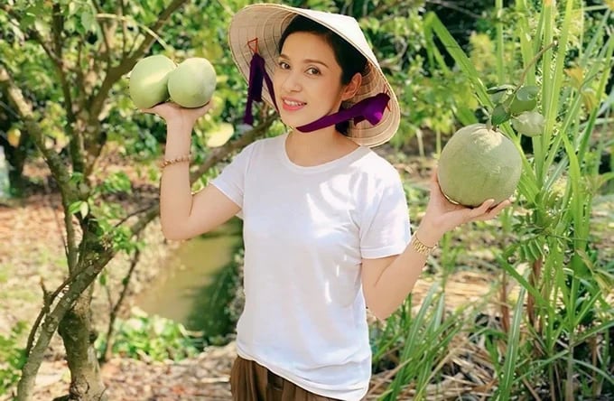 Việt Trinh hiện sống tại nhà vườn. Ảnh: FBNV