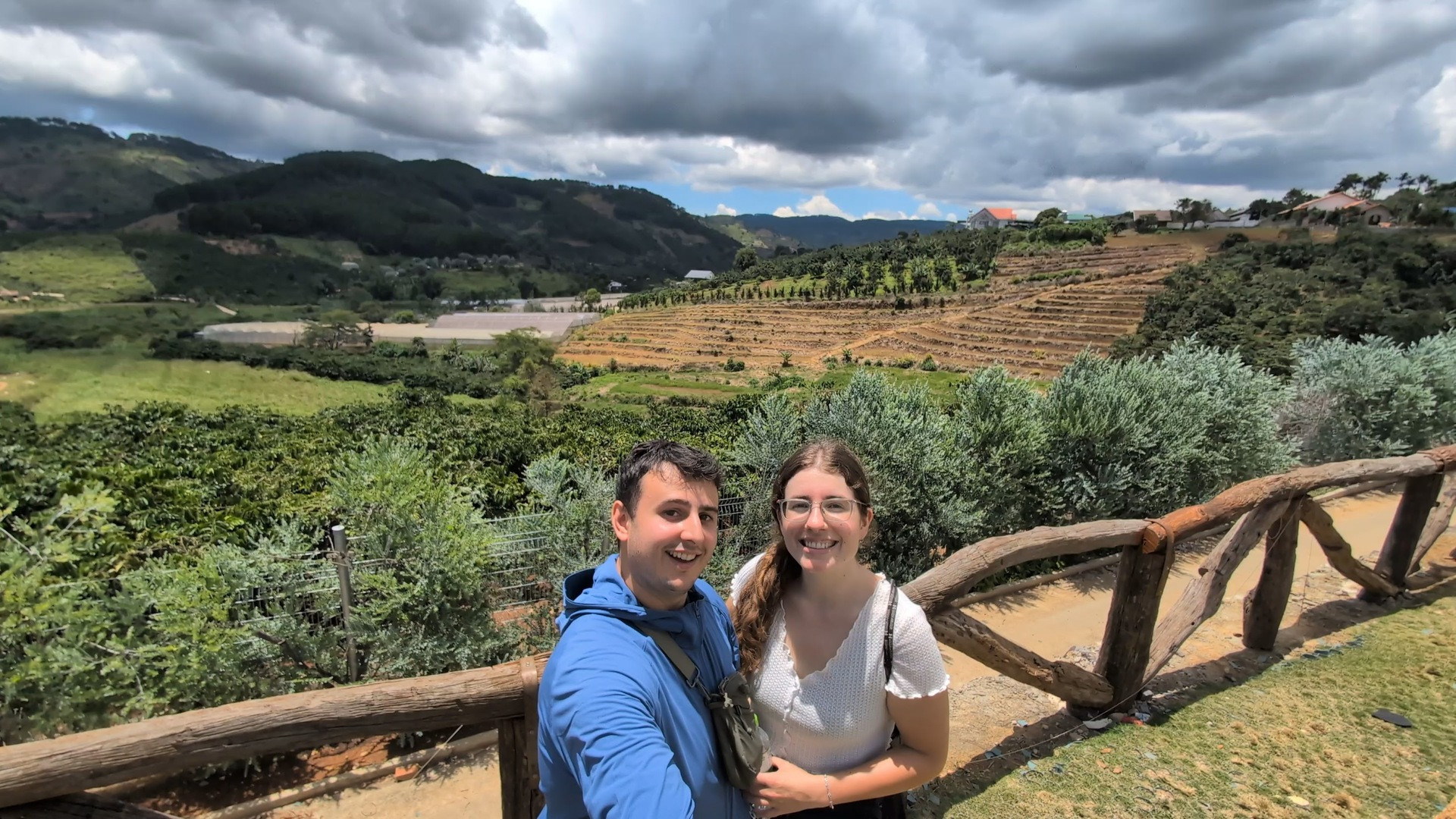 Đến Việt Nam 1 năm, cặp đôi Anh - Canada quyết định ở lại vì quá hạnh phúc 24 Đà Lạt là điểm đến yêu thích của cặp đôi. Ảnh: Two Peas Abroad