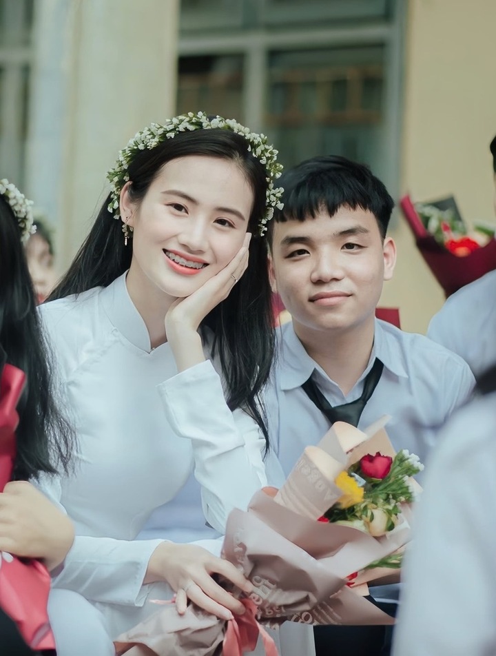 Hoa hậu Huỳnh Trần Ý Nhi vừa kết thúc nhiệm kỳ gần 3 năm với nhiều thăng trầm. Bên cạnh sự nghiệp, câu chuyện tình yêu của Ý Nhi và bạn trai Anh Kiệt cũng được khán giả quan tâm. Cả hai đã có 9 năm gắn bó kể từ khi còn họp lớp 12.