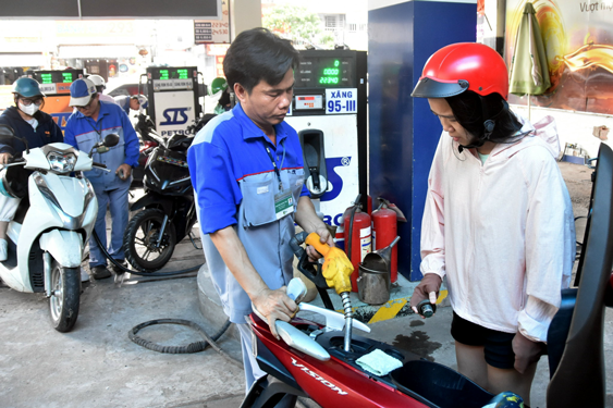 Giá xăng dầu được điều chỉnh từ 23 giờ ngày 2-4
