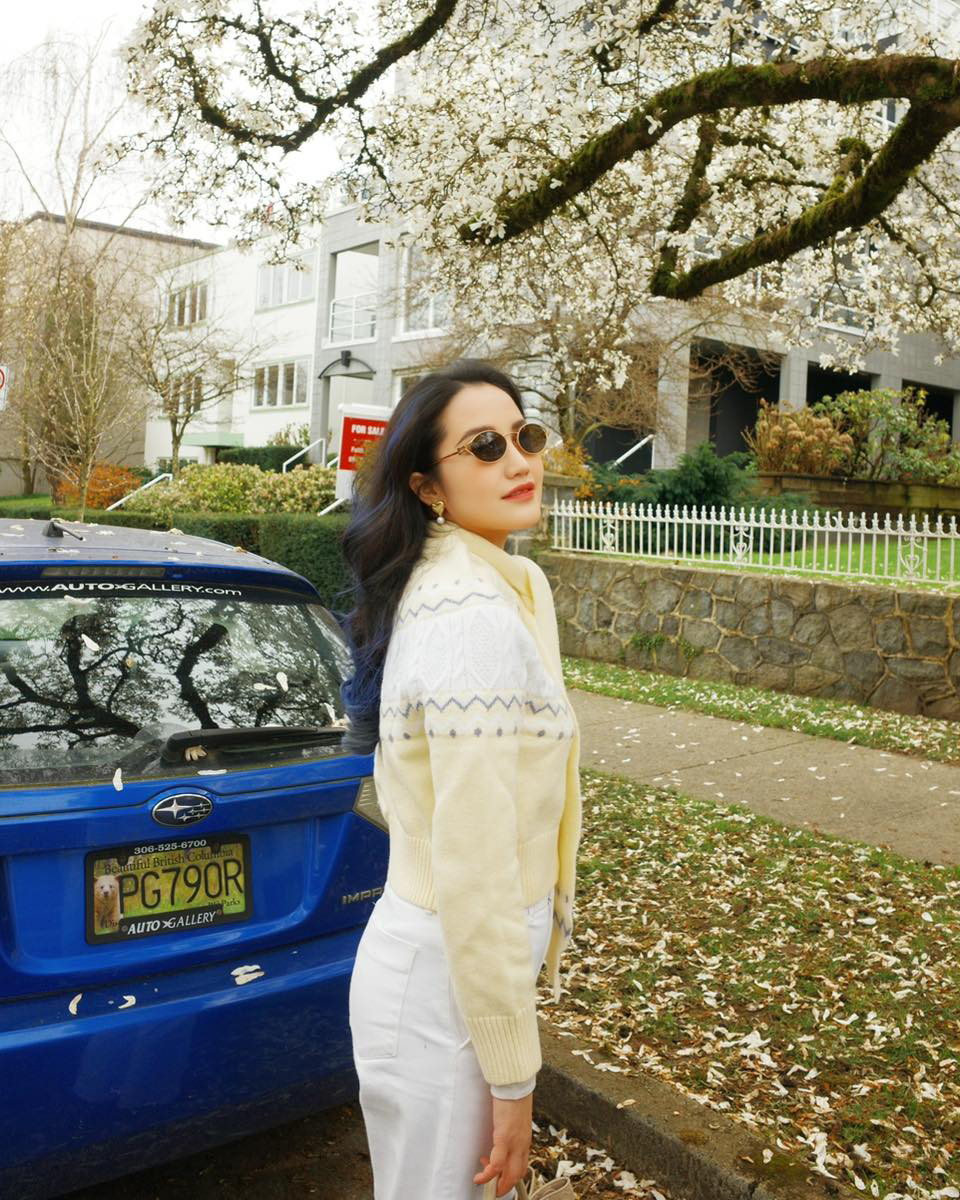 Vợ Phan Thành được khen mặc như du học sinh dạo phố Canada - 4