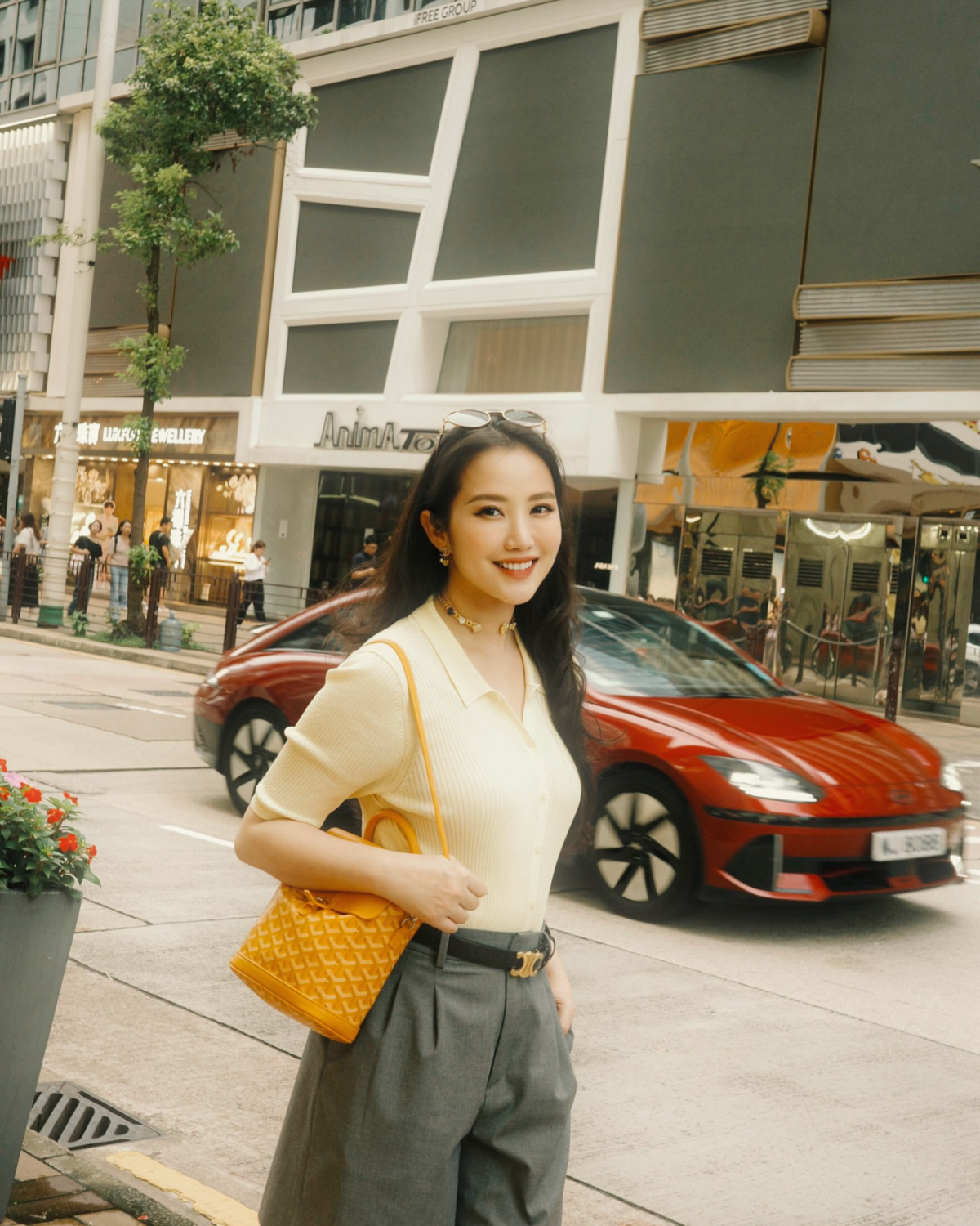 Vợ Phan Thành được khen mặc như du học sinh dạo phố Canada - 9