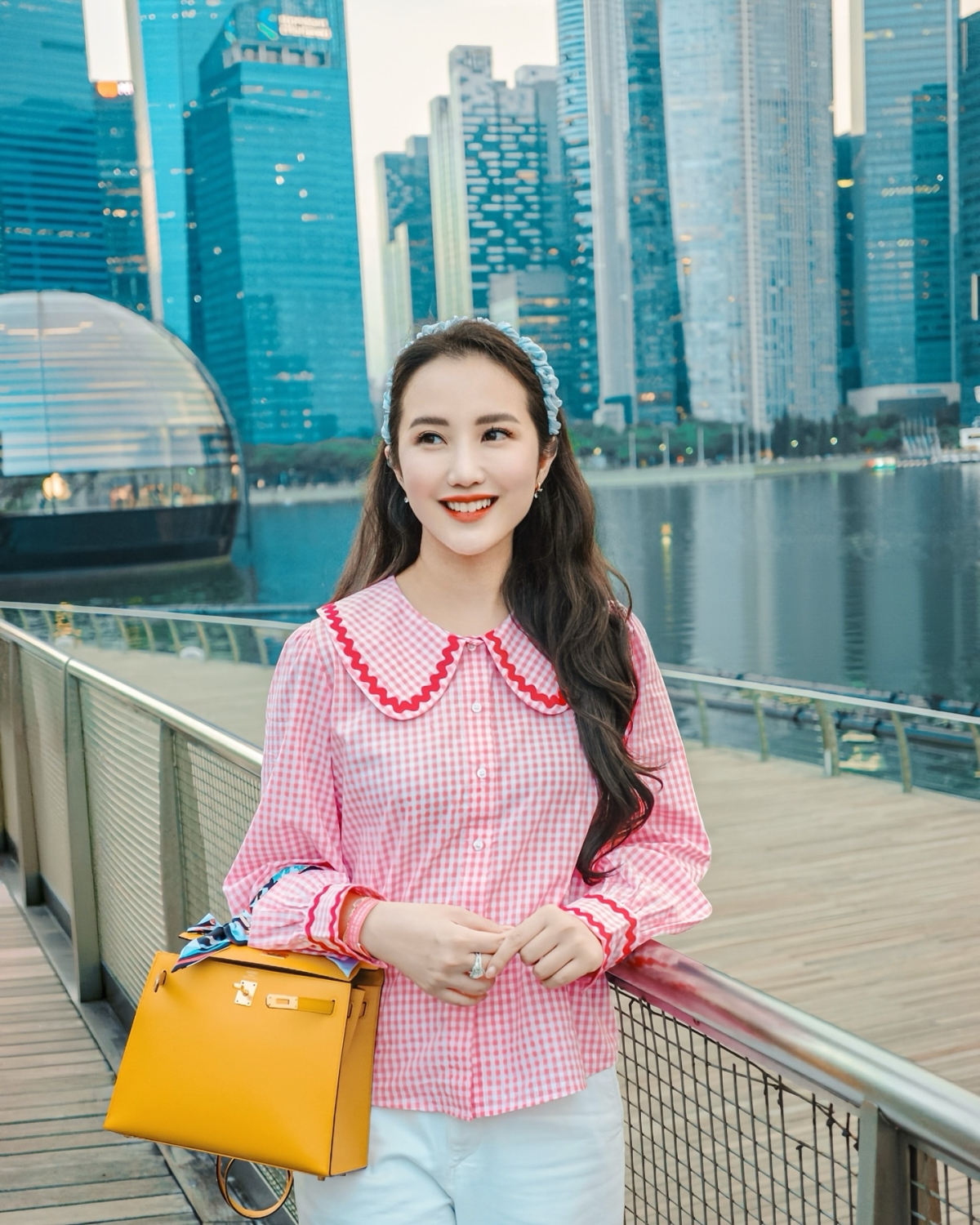 Vợ Phan Thành được khen mặc như du học sinh dạo phố Canada - 10