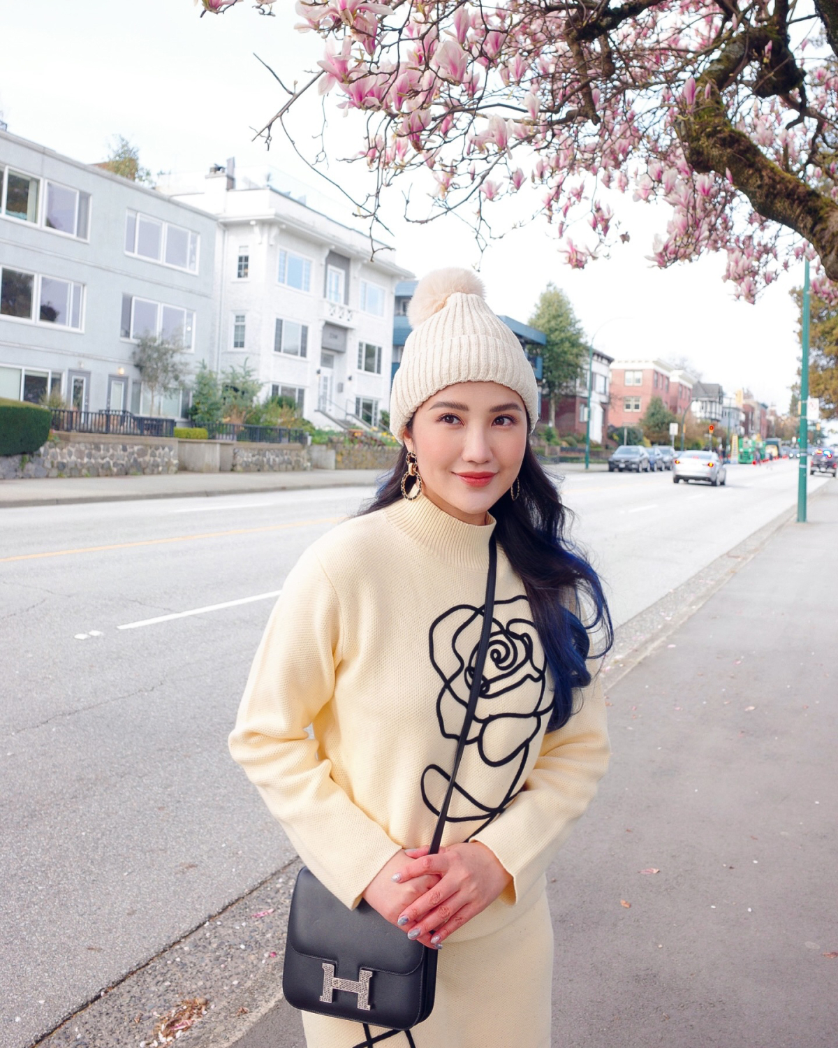 Vợ Phan Thành được khen mặc như du học sinh dạo phố Canada - 2