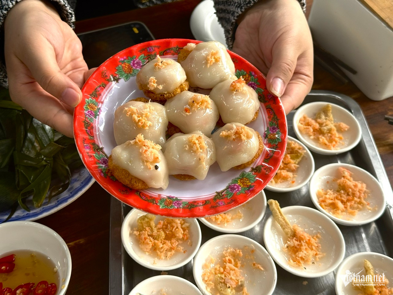 Bánh ram ít được bán tại Huế với giá từ 3.500-7.000 đồng/chiếc