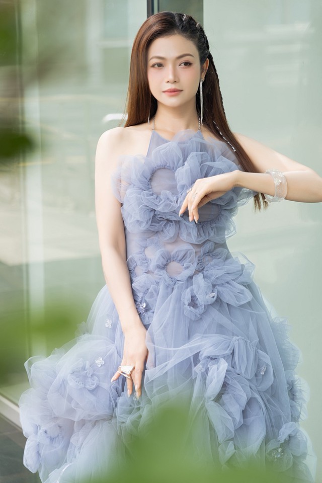 NSƯT Kiều Anh xinh đẹp, ngọt ngào với khán giả qua những phim giờ vàng trên sóng VTV. Không chỉ sự nghiệp ổn định, nữ nghệ sĩ còn có cuộc sống nhiều bí ẩn.