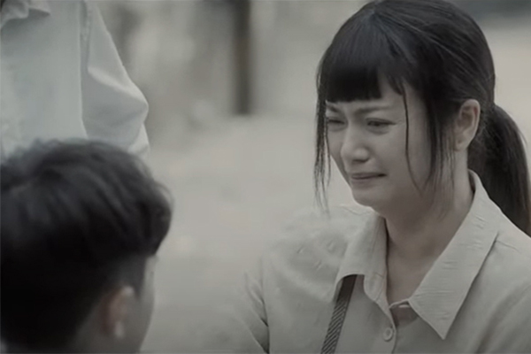 NSƯT Kiều Anh chia sẻ vai diễn Quyên không có nhiều đất diễn. Tuy nhiên, dù xuất hiện ít nhưng cô vẫn muốn tạo cho nhân vật sự mới mẻ. Đó cũng là lý do cô chọn tạo hình khác lạ, với mái tóc xoăn dài cho nhân vật của mình. Nhân vật này trải qua 2 giai đoạn: Thời trẻ, Quyên vất vả, lam lũ. Đi xuất khẩu lao động trở về, cô ăn diện hơn, không quá giàu có nhưng luôn cố tỏ ra mình là người có tiền.