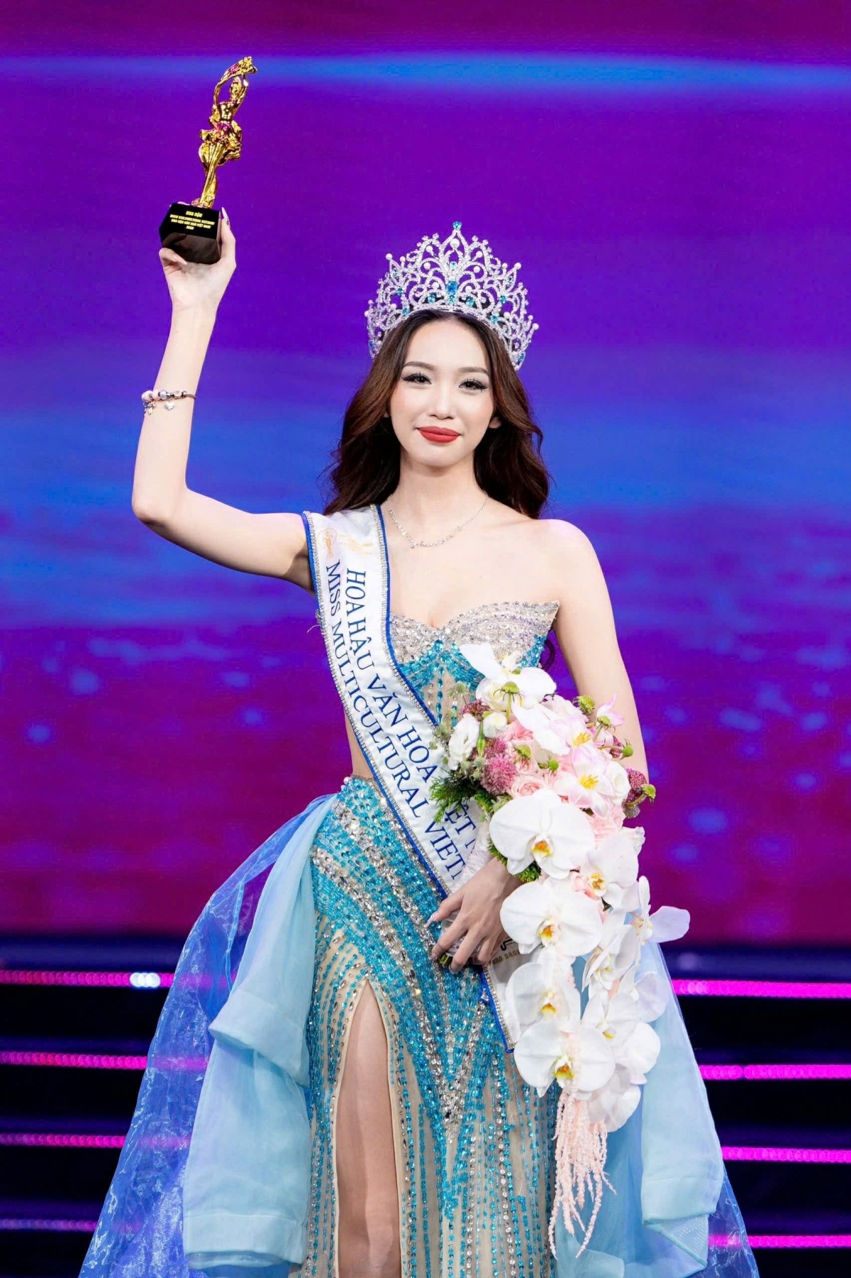Nguyễn Trần Hà Linh đăng quang Hoa hậu Văn hoá Việt Nam 2026.