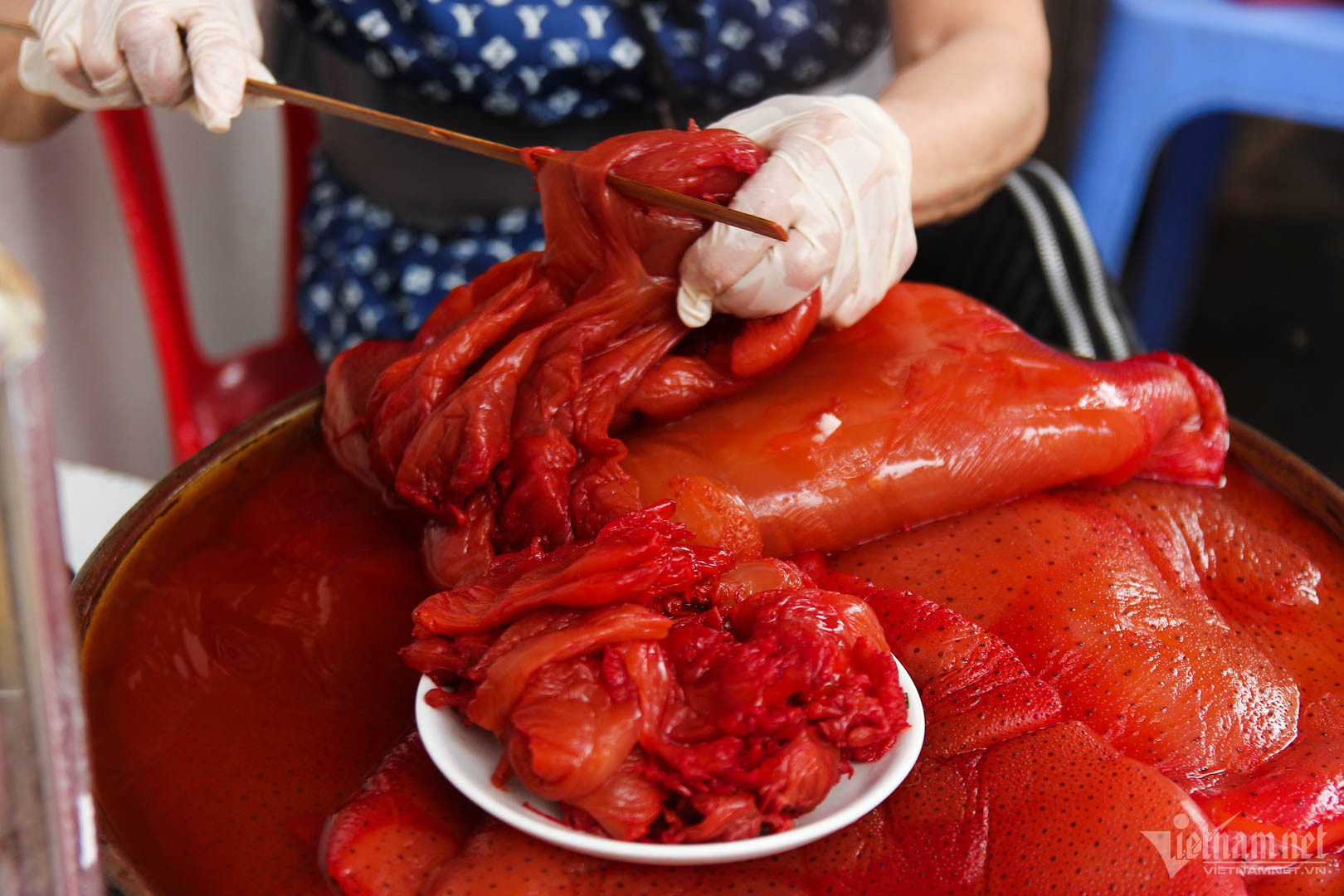 Sứa phải được ngâm, rửa thật sạch và khéo để không bị mặn, giữ độ giòn