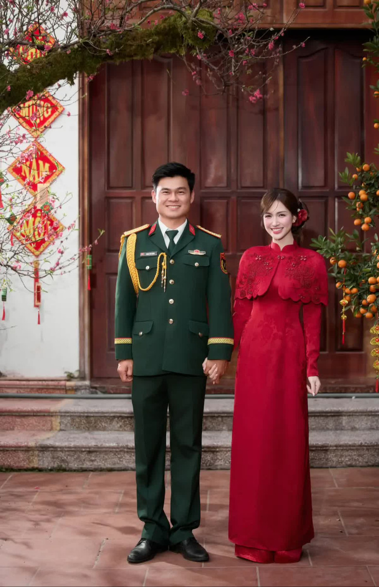 Đại úy Văn Cương được người thân của Hòa Minzy yêu quý, ủng hộ.