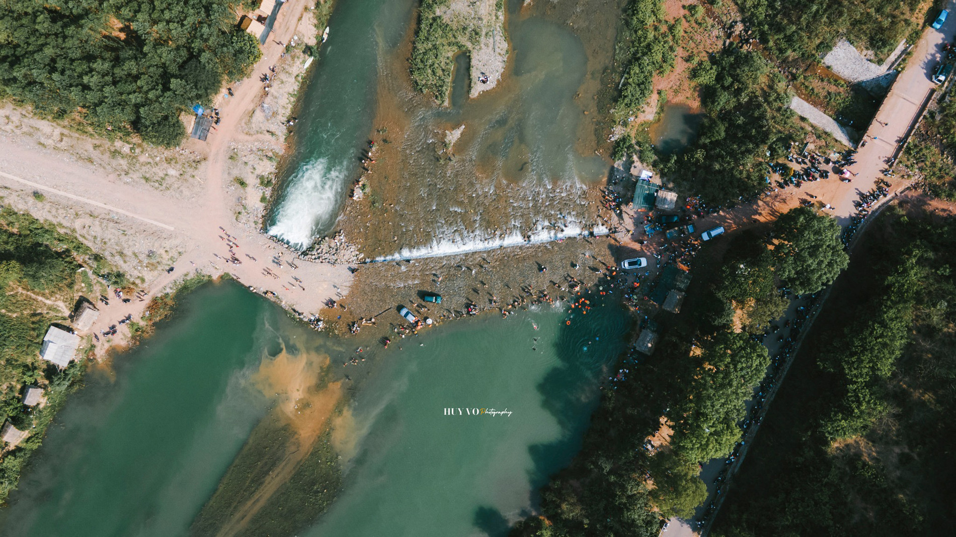 Có một số ngày, suối cạn nước. Du khách nên tham khảo thông tin trước chuyến đi bằng cách tra cứu lịch xả nước của thủy điện hoặc liên hệ người địa phương