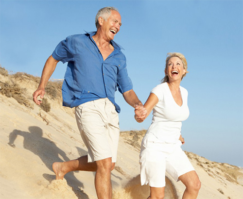 Tốc độ đi bộ cho thấy sức khỏe và trạng thái thể lực của người cao tuổi. Ảnh minh họa