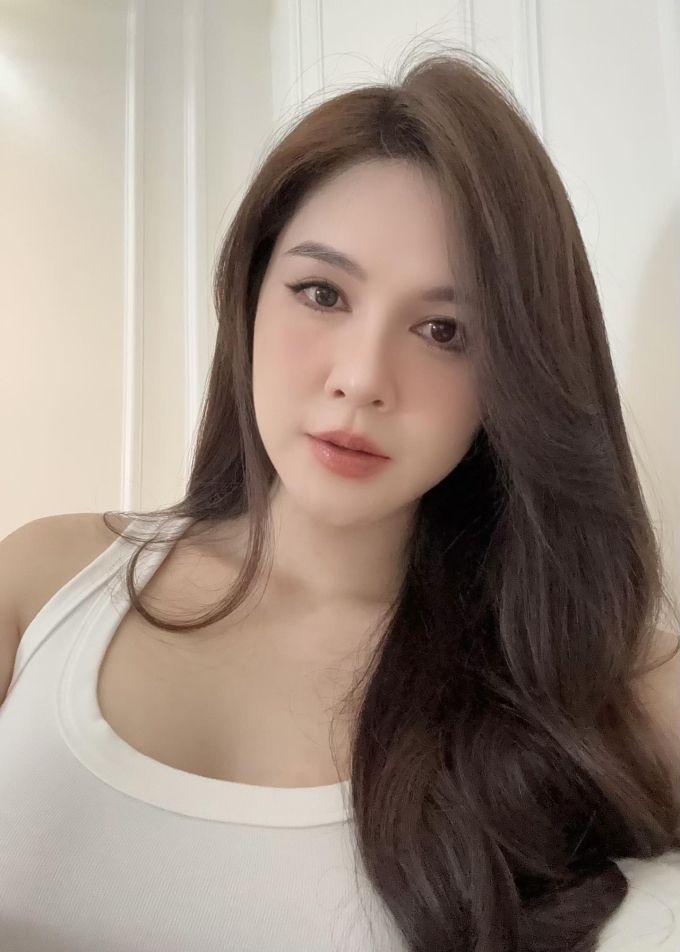 Vũ Thu Hoài cho biết trước khi tái xuất trong Bước chân vào đời, cô từng từ chối nhiều lời mời đóng phim vì muốn dành nhiều thời gian cho con đồng thời tự ti về ngoại hình sau sinh. Nhiều người nói cô ở ngoài rất vừa vặn nhưng lên hình là trông lại tròn trịa hơn hẳn. Vì vậy, cô muốn chờ đến khi hình ảnh thật chỉn chu mới quay lại. Đó không chỉ là cách tôi giữ hình ảnh cá nhân mà còn tôn trọng khán giả, diễn viên nói.